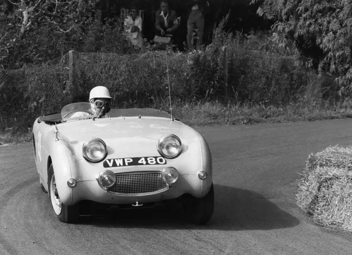 Framed Print : C Wells driving an Austin Healey Frogeye Sprite at the Wiscombe Park Hill, Climb, Devon