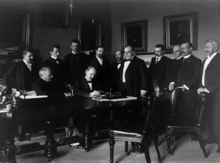 Framed Print : Cabinet Room, White House, Aug. 12, 1898. Secy. of State William R. Day signing, c1898. Creator: Frances Benjamin Johnston Framed Print : Cabinet Room, White House, Aug. 12, 1898. Secy. of State William R. Day signing, c1898. Creator: Frances Benjamin Johnston