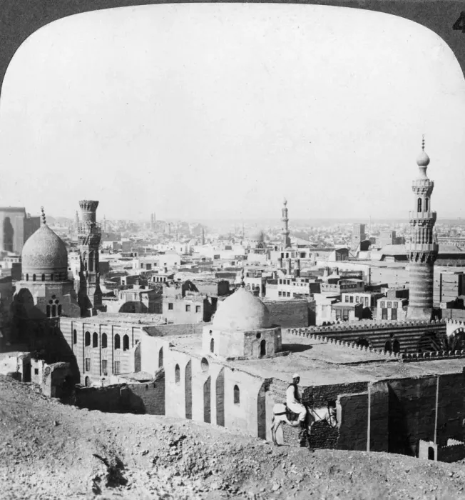 Framed Print : Cairo, looking south west, across the city to the pyramids, Egypt, 1905. Artist: Underwood & Underwood