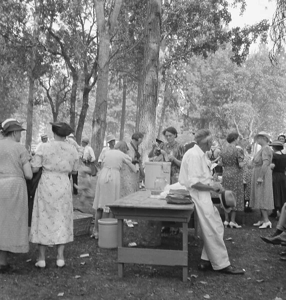 'California Day, 'a picnic in town park on the Rogue River, Grants Pass, Oregon, 1939. Creator: Dorothea Lange