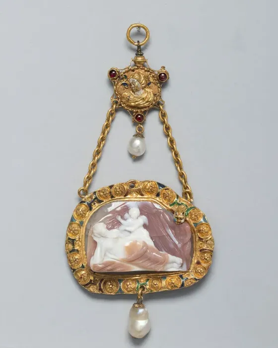 Framed Print : Cameo of Venus and Cupid, Probably a Hat Badge Mounted as a Pendant, Northern Italy Framed Print : Cameo of Venus and Cupid, Probably a Hat Badge Mounted as a Pendant, Northern Italy