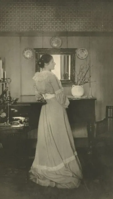 Framed Print : Camera Work: Portrait of Mrs. C. 1907. Creator: J. Craig Annan (British, 1864-1946) Framed Print : Camera Work: Portrait of Mrs. C. 1907. Creator: J. Craig Annan (British, 1864-1946)
