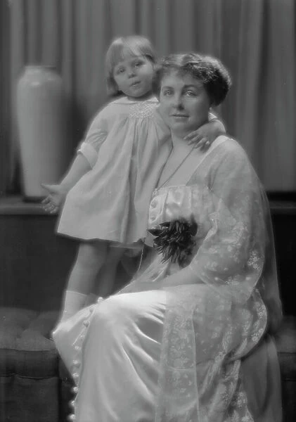 Cameron, Alexander, Jr. Mrs. and baby, portrait photograph, 1912 July 2. Creator: Arnold Genthe