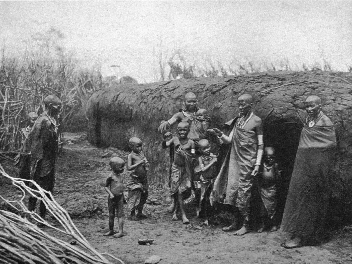 Framed Print : Un camp chez les Massai; Le Nord-Est Africain, 1914. Creator: Unknown Framed Print : Un camp chez les Massai; Le Nord-Est Africain, 1914. Creator: Unknown