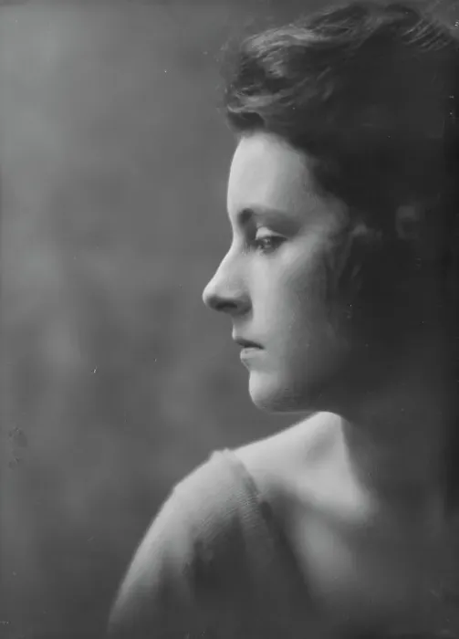 Framed Print : Campbell, Dorothy, Miss, portrait photograph, 1917 June 20. Creator: Arnold Genthe