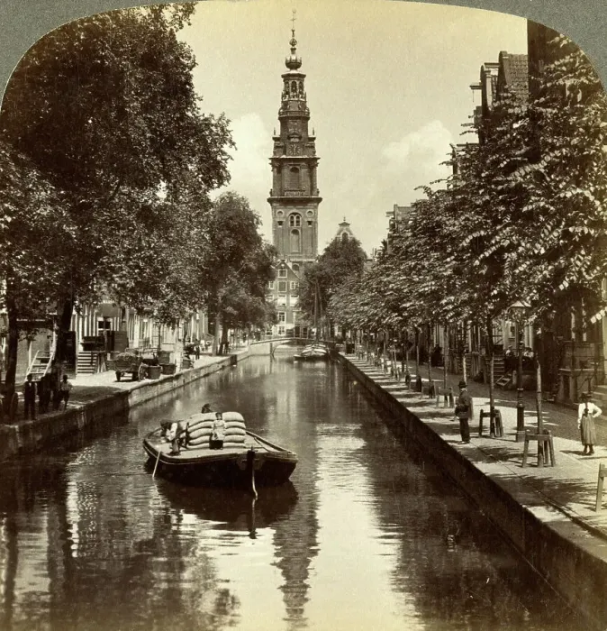 Framed Print : Canal, Amsterdam, Netherlands. Artist: Underwood & Underwood Framed Print : Canal, Amsterdam, Netherlands. Artist: Underwood & Underwood