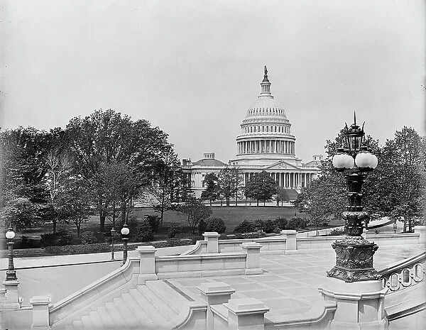 Capitol f[rom] library steps, Washington, D.C. The, between 1880 and 1897. Creator: William H. Jackson