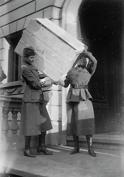 Capt. Baylis & Mary Watkins, 1917 or 1918. Creator: Bain News Service. Capt. Baylis & Mary Watkins, 1917 or 1918. Creator: Bain News Service