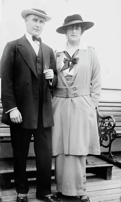 Framed Print : Capt. Beresford and Kitty Gordon, between c1910 and c1915. Creator: Bain News Service Framed Print : Capt. Beresford and Kitty Gordon, between c1910 and c1915. Creator: Bain News Service