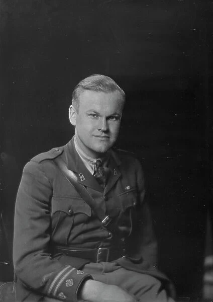 Captain Bell, portrait photograph, 1919 May 1. Creator: Arnold Genthe