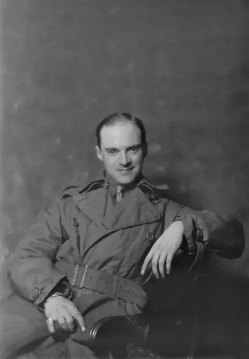 Framed Print : Captain Bruce Bainsfather [sic], portrait photograph, 1918 Oct. 8. Creator: Arnold Genthe