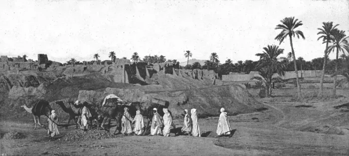 Framed Print : A Caravan approaching an old Fort in Biskra, 1890. Creator: Unknown Framed Print : A Caravan approaching an old Fort in Biskra, 1890. Creator: Unknown