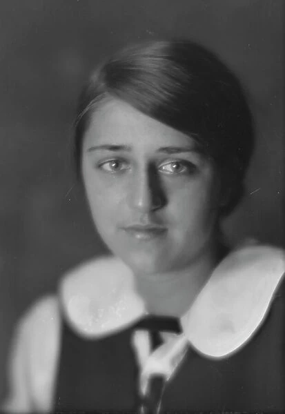 Carhart, Renee, Miss, portrait photograph, 1914 Dec. 8. Creator: Arnold Genthe