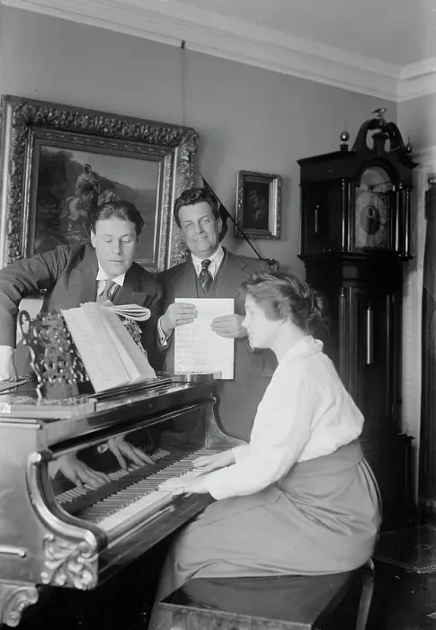 Framed Print : Carl Braun & wife, H. Weil, between c1915 and c1920. Creator: Bain News Service Framed Print : Carl Braun & wife, H. Weil, between c1915 and c1920. Creator: Bain News Service