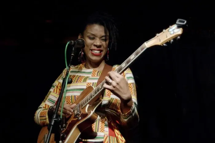 Framed Print : Carmen Souza, Carmen Souzas Silver Messengers, Verdict Jazz Club, Brighton East Sussex, 2019 Framed Print : Carmen Souza, Carmen Souzas Silver Messengers, Verdict Jazz Club, Brighton East Sussex, 2019