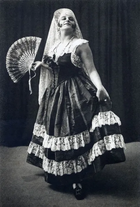 Framed Print : Carmen Tortola Valencia (1882-1955), Andalusian dancer Framed Print : Carmen Tortola Valencia (1882-1955), Andalusian dancer