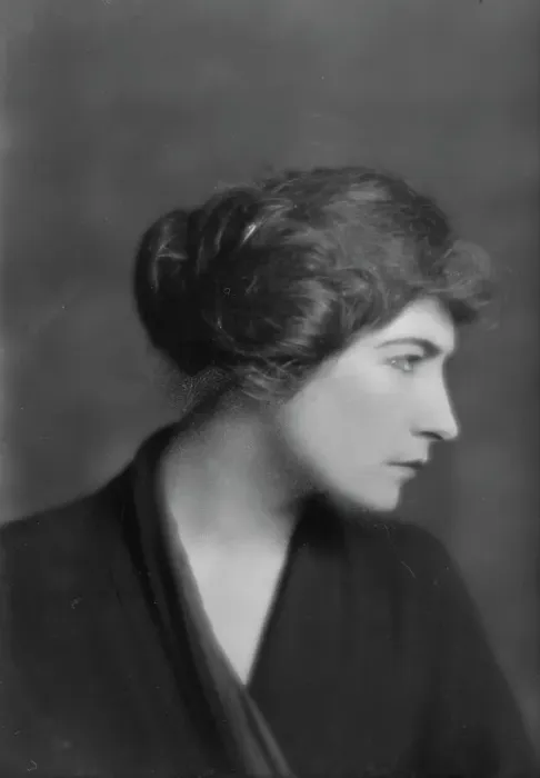 Framed Print : Carr, H.C. Mrs. (Dorothy Dunn), portrait photograph, between 1914 and 1918. Creator: Arnold Genthe Framed Print : Carr, H.C. Mrs. (Dorothy Dunn), portrait photograph, between 1914 and 1918. Creator: Arnold Genthe