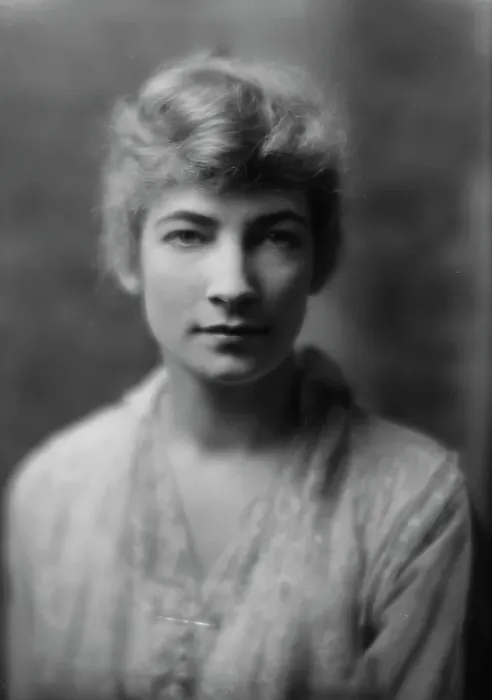 Framed Print : Carr, H.C. Mrs. (Dorothy Dunn), portrait photograph, between 1914 and 1918. Creator: Arnold Genthe Framed Print : Carr, H.C. Mrs. (Dorothy Dunn), portrait photograph, between 1914 and 1918. Creator: Arnold Genthe