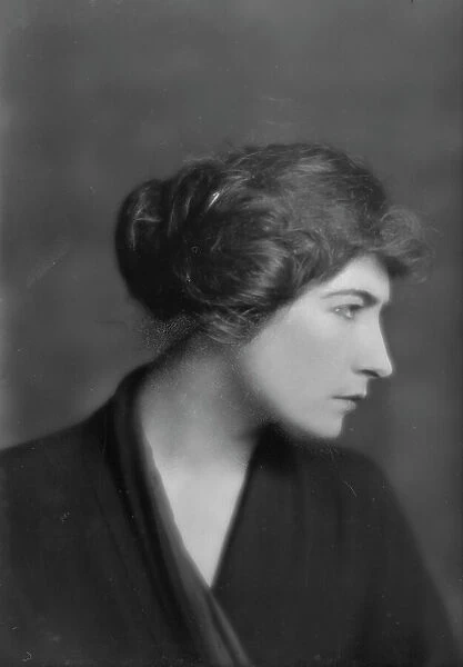 Carr, H.C. Mrs. (Dorothy Dunn), portrait photograph, between 1914 and 1918. Creator: Arnold Genthe