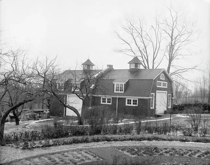Framed Print : Carriage house and grounds at club, New York City, between 1900 and 1910. Creator: Unknown Framed Print : Carriage house and grounds at club, New York City, between 1900 and 1910. Creator: Unknown