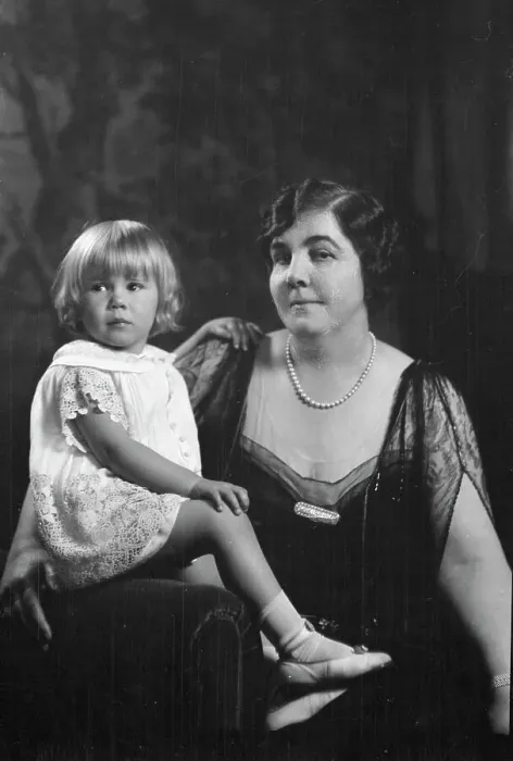 Framed Print : Carrington, Audrey, and daughter, portrait photograph, 1926 or 1927. Creator: Arnold Genthe Framed Print : Carrington, Audrey, and daughter, portrait photograph, 1926 or 1927. Creator: Arnold Genthe