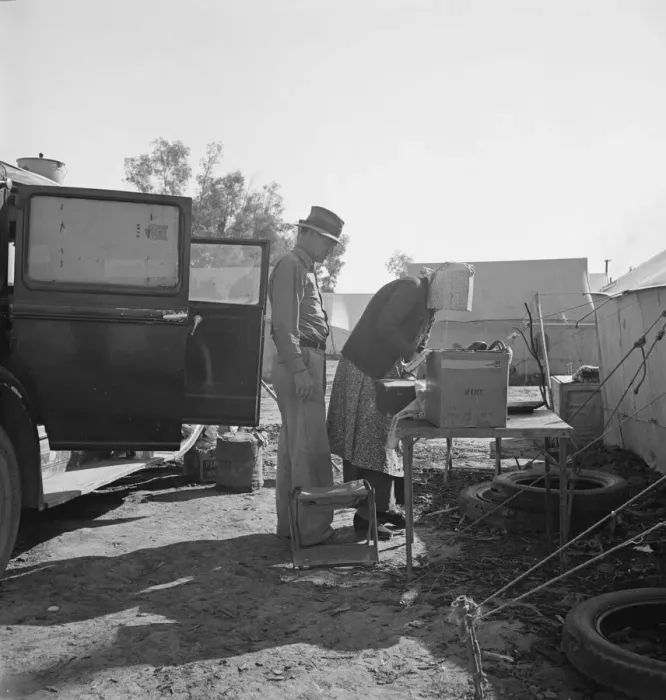Framed Print : In a carrot pullers camp near Holtville, Imperial Valley, California, 1939. Creator: Dorothea Lange Framed Print : In a carrot pullers camp near Holtville, Imperial Valley, California, 1939. Creator: Dorothea Lange
