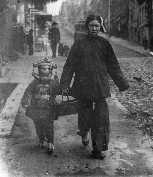 Framed Print : Carrying New Year's presents, Chinatown, San Francisco, between 1896 and 1906. Creator: Arnold Genthe Framed Print : Carrying New Year's presents, Chinatown, San Francisco, between 1896 and 1906. Creator: Arnold Genthe