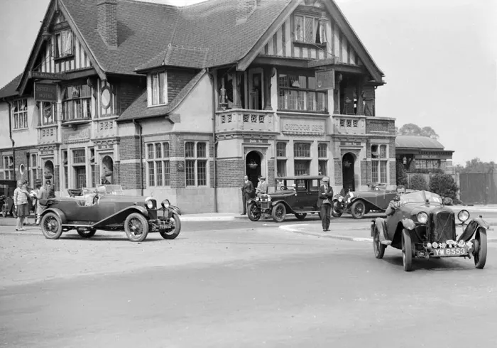 Framed Print : Cars at the North West London Motor Club Trial, Osterley Park Hotel, Isleworth, 1 June 1929