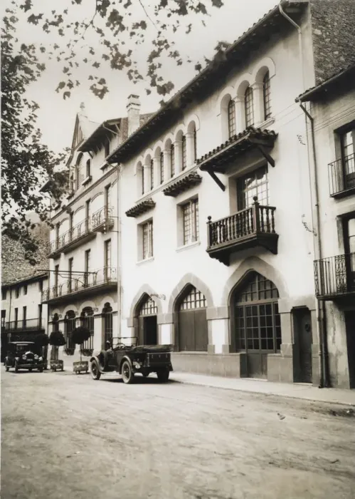 Framed Print : Cars parked in the Plaza de Camprodon (Girona), 1930 Framed Print : Cars parked in the Plaza de Camprodon (Girona), 1930
