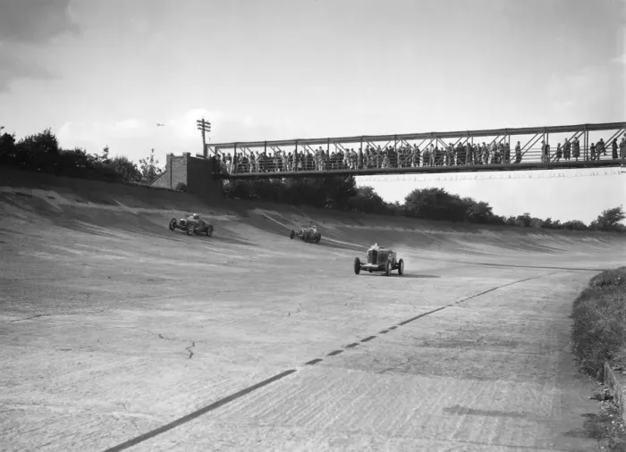 Framed Print : Cars racing on Byfleet Banking during the BRDC 500 Mile Race, Brooklands, 3 October 1931 Framed Print : Cars racing on Byfleet Banking during the BRDC 500 Mile Race, Brooklands, 3 October 1931