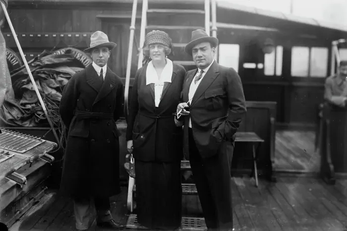 Framed Print : Caruso, between c1915 and c1920. Creator: Bain News Service Framed Print : Caruso, between c1915 and c1920. Creator: Bain News Service