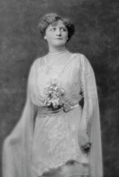 Carylna, Kathryn, Miss, portrait photograph, 1915. Creator: Arnold Genthe