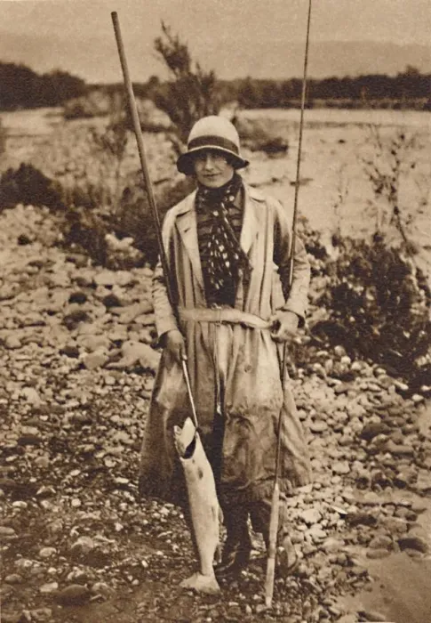 Framed Print : With a catch at Tokanu, New Zealand, c1927, (1937) Framed Print : With a catch at Tokanu, New Zealand, c1927, (1937)