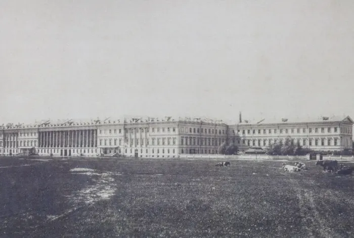 Framed Print : The Catherine Palace (Golovin Palace) in Moscow, 1870s-1880s Framed Print : The Catherine Palace (Golovin Palace) in Moscow, 1870s-1880s