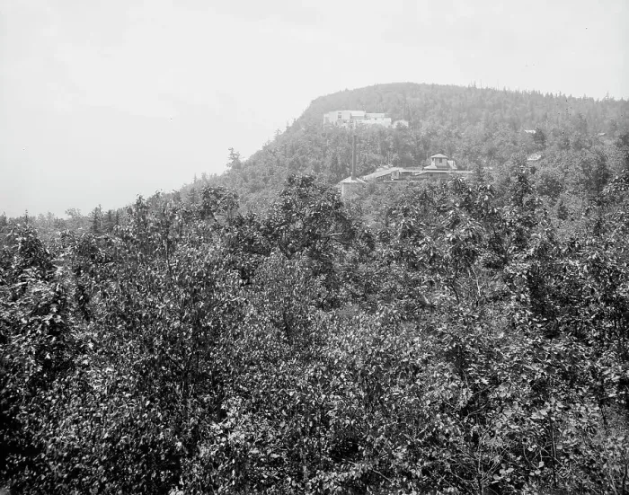 Framed Print : Catskill Mountain House and Summit Station of Otis Elevating Railway...N.Y. between 1900 and 1906. Creator: Unknown Framed Print : Catskill Mountain House and Summit Station of Otis Elevating Railway...N.Y. between 1900 and 1906. Creator: Unknown