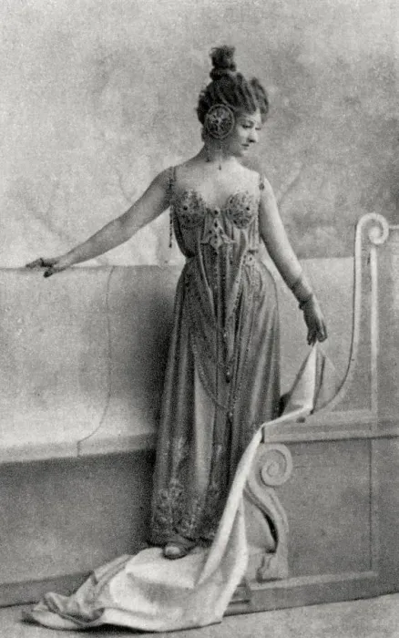 Framed Print : Cecile Sorel, French actress, 1893 Framed Print : Cecile Sorel, French actress, 1893