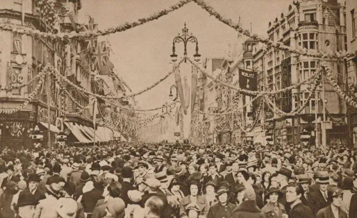 Framed Print : Celebrations for the Silver Jubilee of King George V, London, 1935 Framed Print : Celebrations for the Silver Jubilee of King George V, London, 1935