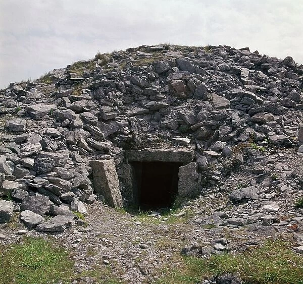 Celtic burial cairn, 21st century BC