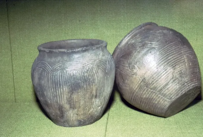 Framed Print : Two Celtic pots from Manching, Germany, 1st century BC Framed Print : Two Celtic pots from Manching, Germany, 1st century BC