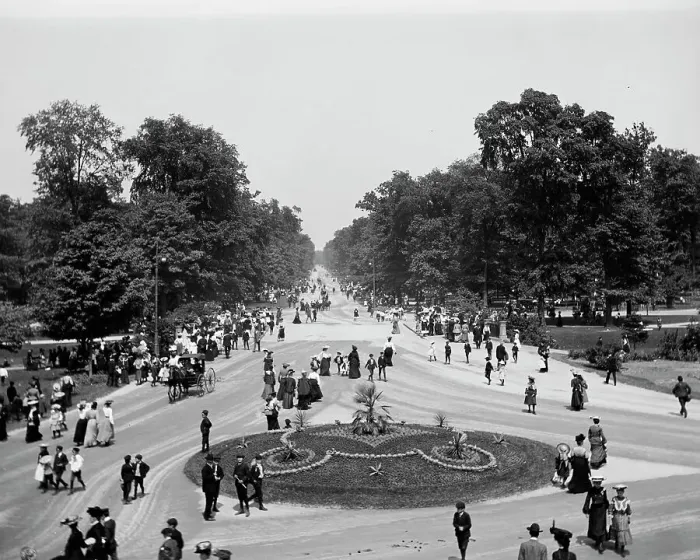 Framed Print : Central Avenue, Belle Isle Park, Detroit, Mich. between 1900 and 1910. Creator: Unknown