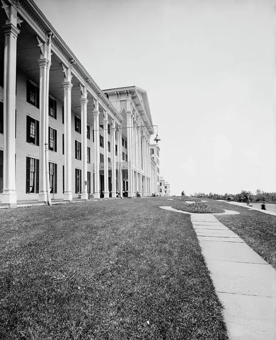 Framed Print : Central facade, Hotel Kaaterskill, Catskill Mountains, N.Y. between 1900 and 1905. Creator: Unknown Framed Print : Central facade, Hotel Kaaterskill, Catskill Mountains, N.Y. between 1900 and 1905. Creator: Unknown