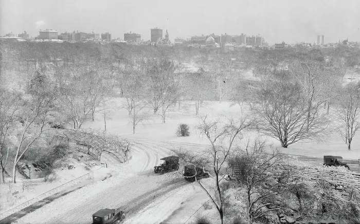 Framed Print : Central Park, between c1910 and c1915. Creator: Bain News Service Framed Print : Central Park, between c1910 and c1915. Creator: Bain News Service