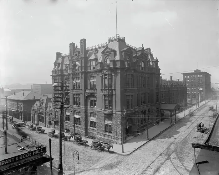 Framed Print : Central Union Station, Cincinnati, Ohio, between 1900 and 1910. Creator: Unknown Framed Print : Central Union Station, Cincinnati, Ohio, between 1900 and 1910. Creator: Unknown