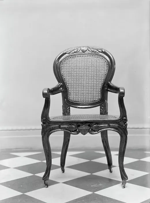 Framed Print : Chair of Abraham Lincoln, (1914). Creator: Harris & Ewing. Chair of Abraham Lincoln, (1914). Creator: Harris & Ewing Framed Print : Chair of Abraham Lincoln, (1914). Creator: Harris & Ewing. Chair of Abraham Lincoln, (1914). Creator: Harris & Ewing