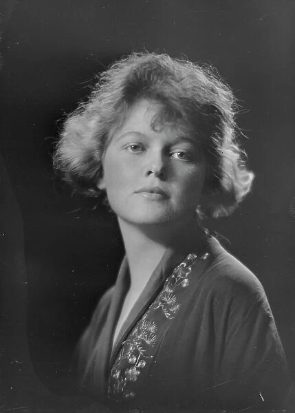 Chamberlain, Margaret, Miss, portrait photograph, between 1917 and 1920. Creator: Arnold Genthe