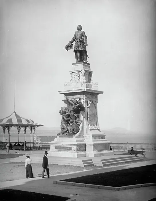 Framed Print : Champlain's statue, Quebec, between 1910 and 1920. Creator: Unknown Framed Print : Champlain's statue, Quebec, between 1910 and 1920. Creator: Unknown