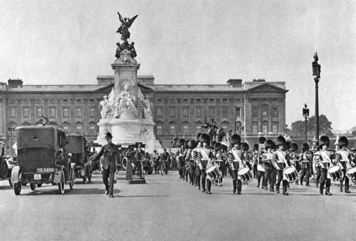 Framed Print : Changing of the guard, Buckingham Palace, London, 1926-1927. Artist: McLeish Framed Print : Changing of the guard, Buckingham Palace, London, 1926-1927. Artist: McLeish