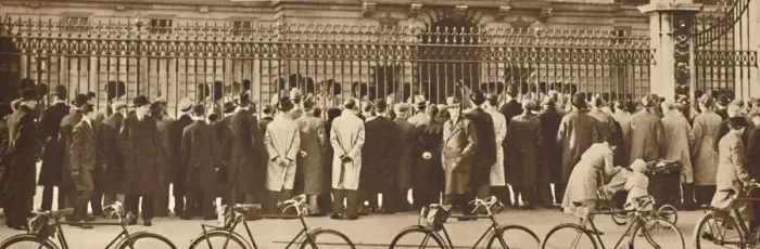 Framed Print : Changing of the Guard, Buckingham Palace, December 4th, 1936 (1937) Framed Print : Changing of the Guard, Buckingham Palace, December 4th, 1936 (1937)