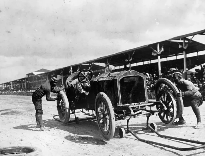 Framed Print : Changing the rims on a De Dietrich car, Coppa Florio Race, Italy, 1908 Framed Print : Changing the rims on a De Dietrich car, Coppa Florio Race, Italy, 1908