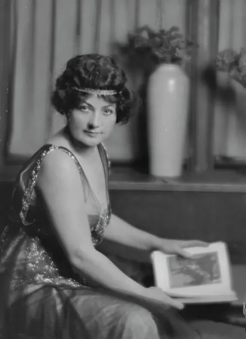 Framed Print : Chapman, M.D. Mrs. portrait photograph, 1915. Creator: Arnold Genthe Framed Print : Chapman, M.D. Mrs. portrait photograph, 1915. Creator: Arnold Genthe